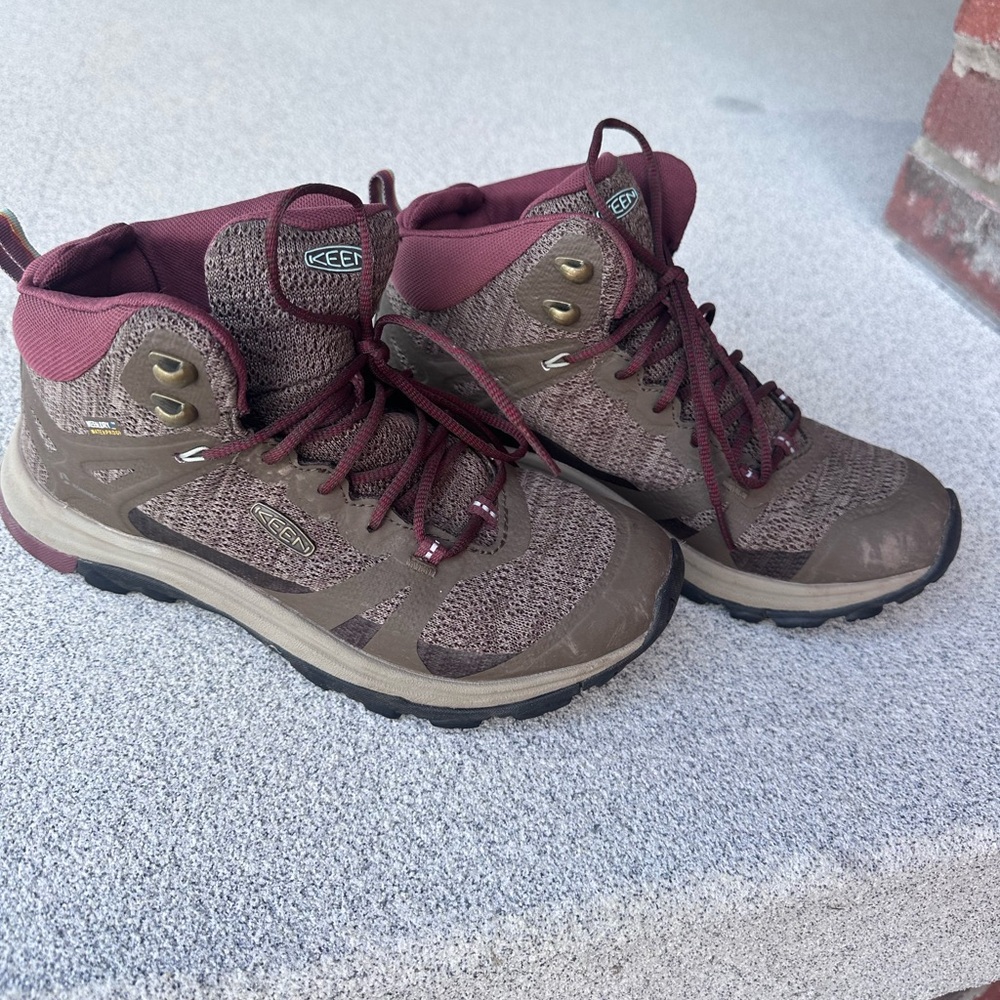 KEEN Women's Hiking Boots - Brown and Burgundy